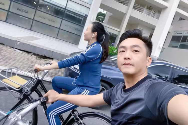 Các chi tiết đắt giá khác trên xe gồm giảm xóc Rockshok (20 triệu), cốt yên chỉnh điện Rockshox Reverb AXS Dropper Post (20 triệu), bộ truyền động XX SL Eagle AXS Transmission (70 triệu đồng). Với nhiều người số tiền hơn nửa tỷ đồng mua chiếc xe đạp này có thể tậu một chiếc ôtô như Toyota Vios, Hyundai Accent, Kia Sonet, hay Mazda2...