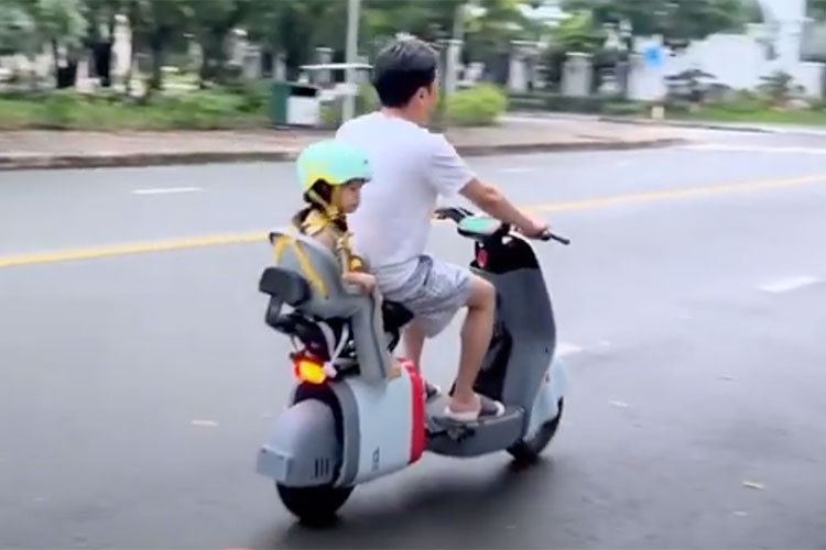 DoinNext VO có thiết kế với yếm trước phẳng, thân sau phình to như những chiếc Vespa. Dù vậy, các chi tiết của DoinNext VO được làm bằng nhựa và có kiểu dáng trẻ trung. Yên xe là dạng đơn trong khi yên sau được đặt thấp hơn. Khách hàng có thể trang bị yên sau có tựa lưng hoặc lắp thêm ghế em bé nếu cần.