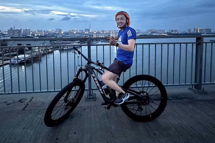  Xe đạp địa hình Trek Slash 9.9 Project On Vào tháng 6/2023, Cường Đô la đã bổ sung chiếc xe đạp địa hình Trek Slash 9.9 Project On vào bộ sưu tập xe 2 bánh của mình. Đây là mẫu xe đạp "hàng thửa" với nhiều chi tiết đến từ các thương hiệu đắt giá, tổng giá trị chiếc xe đạp này lên đến 500 triệu đồng.