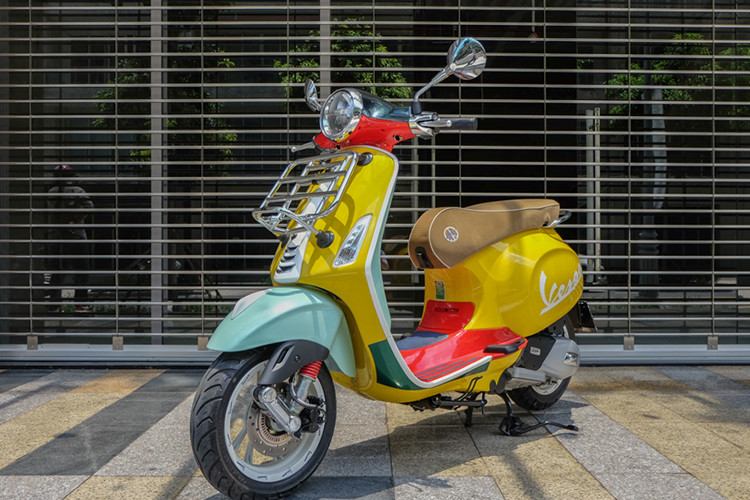 Mẫu xe ga Vespa Primavera Sean Wotherspoon vẫn sử dụng động cơ iGet 125 cc, xy-lanh đơn, làm mát bằng gió, sản sinh công suất 10,5 mã lực tại 7.700 vòng/phút, mô-men xoắn cực đại 10,4 Nm tại 6.000 vòng/phút.