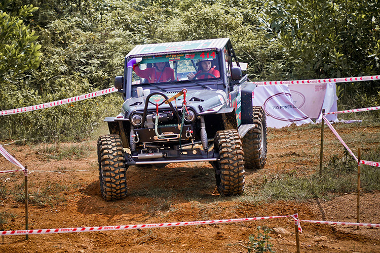 Các vận động viên dưới sự cổ vũ của hơn 2000 khán giả trực tiếp đến với PVOIL VOC2020 cùng hàng triệu lượt khán giả theo dõi trên hệ thống số đã chinh phục lần lượt các đường đua 02, 03, 05, 10, kết hợp với hiệu ứng của thời tiết tạo nên những màn tranh tài được cho là đặc sắc nhất suốt nhiều mùa giải, từ Vô lăng vàng 2008.