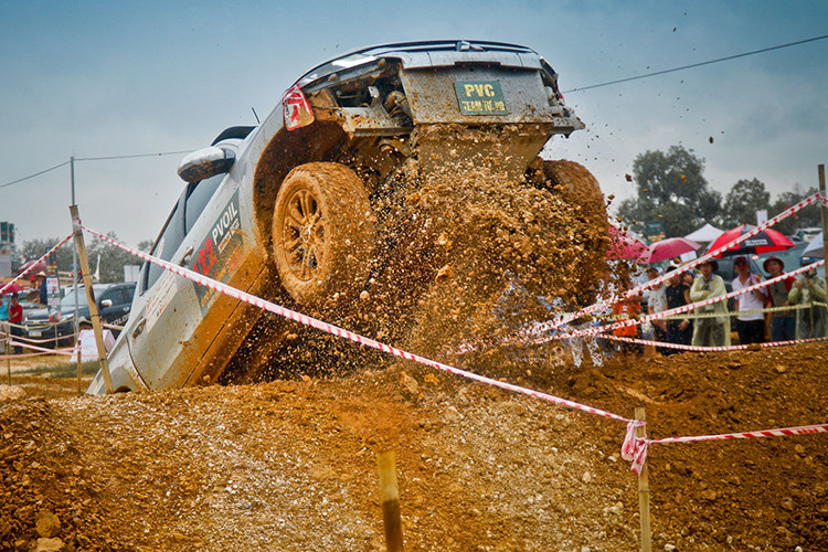 Ngoài ra, giải thưởng VĐV ấn tượng và giải thưởng Cống hiến cũng đã được BTC lần lượt trao tặng cho đội Bình Phước 02 mang SBD 413 với các tay lái: Đoàn Hữu Thông, Văn Viết Anh Tuấn; và đội BJ Huyền thoại mang SBD 417 với các tay lái: Phan Đức, Nguyễn Văn Bình qua những đóng góp của các VĐV cho thành công chung của giải.