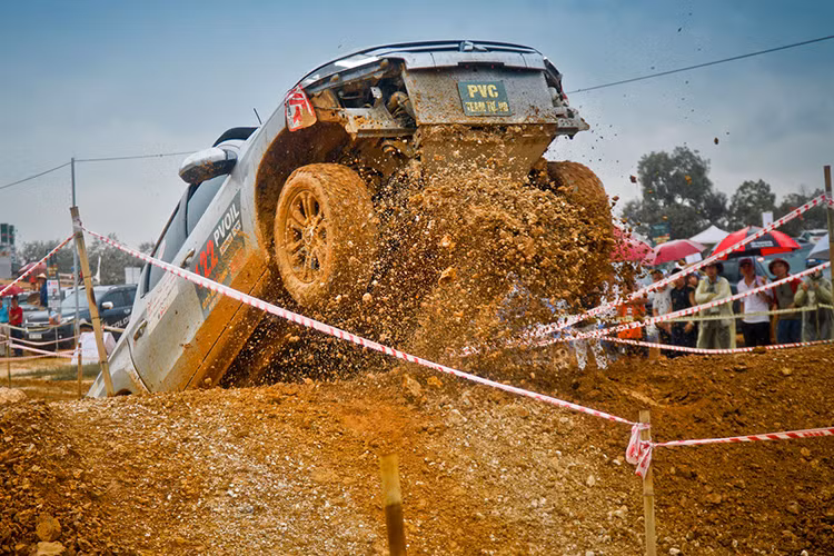 Ngoài ra, giải thưởng VĐV ấn tượng và giải thưởng Cống hiến cũng đã được BTC lần lượt trao tặng cho đội Bình Phước 02 mang SBD 413 với các tay lái: Đoàn Hữu Thông, Văn Viết Anh Tuấn; và đội BJ Huyền thoại mang SBD 417 với các tay lái: Phan Đức, Nguyễn Văn Bình qua những đóng góp của các VĐV cho thành công chung của giải.