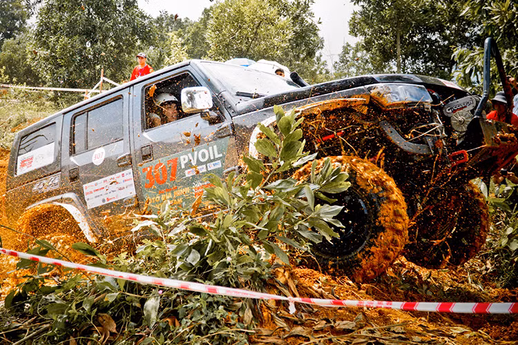 PVOIL VOC 2020 đã khép lại với hàng loạt các thông tin và con số ấn tượng: Giải đấu duy trì quy mô lớn với 80 đội đua, 160 tay đua từ khắp cả nước, tranh tài trên 11 đường đua; giữ vững niềm tin về giải đấu lâu đời và lớn nhất cả nước, được tổ chức mang tính chất phong trào nhưng được tổ chức một cách chuyên nghiệp. 