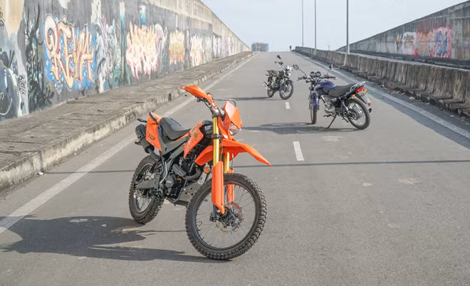 М1nsk X250 là mẫu xe còn khá xa lạ với người dùng Việt. Sau khi trở lại thị trường bằng 2 mẫu xe TRX 300i (thuộc dòng enduro-touring) và R250 (sportbike), М1nsk sẽ tiếp tục theo đuổi mục tiêu đa dạng hóa các dòng sản phẩm của mình.