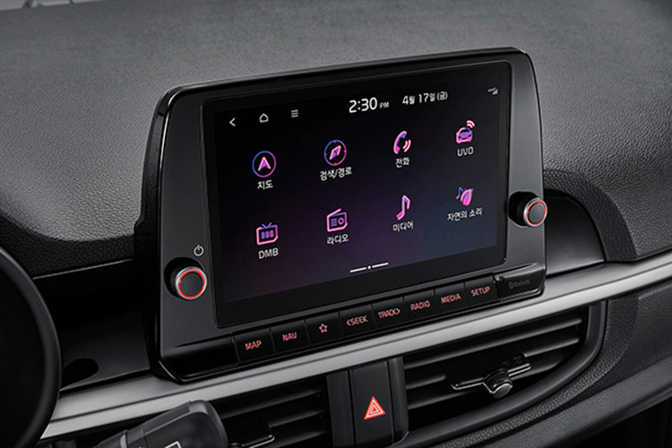 Đặc biệt, mẫu xe cỡ nhỏ Kia Morning 2021 mới còn được ứng dụng gói Car to Home giúp kiểm soát các thiết bị thông minh trong gia đình như: đèn, các ổ cắm hay điều hòa... Đây là một điểm cộng lớn về tiện ích trên mẫu hatchback đô thị của Hàn.