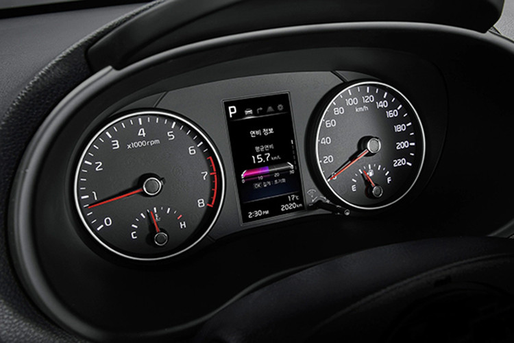 Về công nghệ an toàn, nhà sản xuất xe hơi Hàn Quốc tích hợp cho Kia Morning 2021 nâng cấp hệ thống hỗ trợ tránh va chạm trong vùng điểm mù BCA, hỗ trợ tránh va chạm phía sau RCCA, hỗ trợ tránh va chạm trước FCA và cảnh báo lái xe tập trung DAW. Theo chia sẻ từ Kia, hệ thống hỗ trợ giữ làn LKA và cảnh báo chuyển làn sẽ là những hệ thống an toàn lần đầu xuất hiện trong phân khúc.