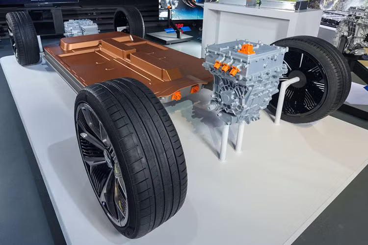 Ngoài quan hệ đối tác với General Motors, Honda cũng có nền tảng xe điện chuyên dụng của riêng mình. Được gọi là "e: Architecture", nền tảng mới của nhà sản xuất ôtô Nhật Bản dự kiến sẽ ra mắt tại thị trường Bắc Mỹ trước khi được giới thiệu ở các khu vực khác.