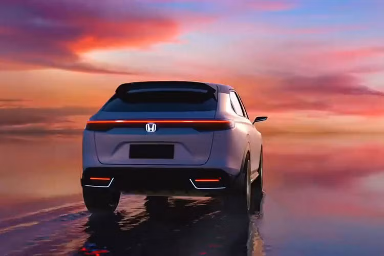 Mối quan hệ hợp tác giữa Honda và GM cũng sẽ cho ra lò một chiếc SUV khác nhưng gắn logo Acura hạng sang (với kích thước lớn hơn một chút). Cả 2 xe đều dự kiến ra mắt trong giai đoạn cuối 2023 – đầu 2024, chậm hơn các đối thủ kể trên khá đáng kể.