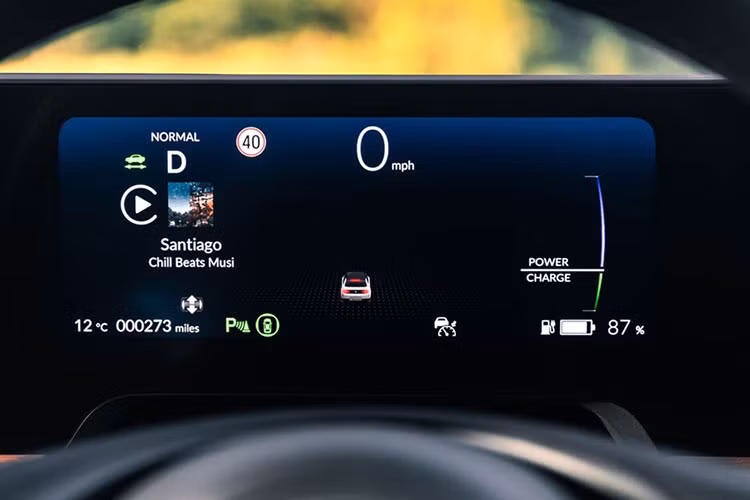 Được biết, Honda Prologue tung video nhá hàng chỉ ít lâu sau khi hãng xe Nhật công bố kế hoạch ngừng sản xuất 2 mẫu sedan Honda Clarity Fuel Cell và Plug-in Hybrid vào tháng 8 sắp tới.