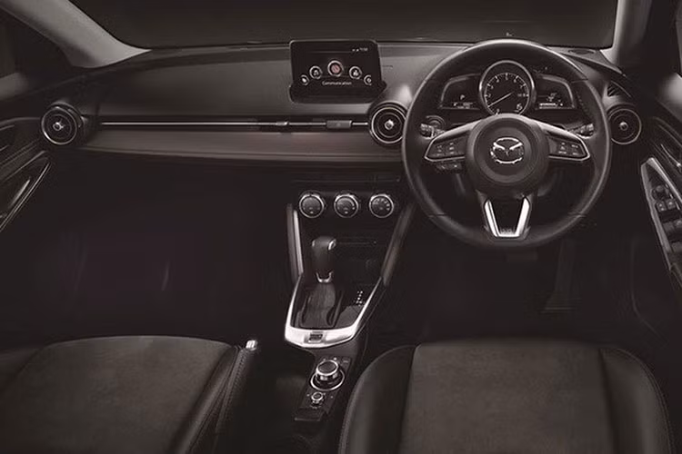 Hiện vẫn chưa có những thông tin chính thức liên quan đến Mazda2 phiên bản 2018 được nhập khẩu miễn thuế vào Việt Nam. Tuy nhiên, tài liệu đào tạo nhân viên bán hàng của Thaco bị rò rỉ mới đây đã hé lộ phần nào về mẫu xe cỡ B bán chạy này. 
