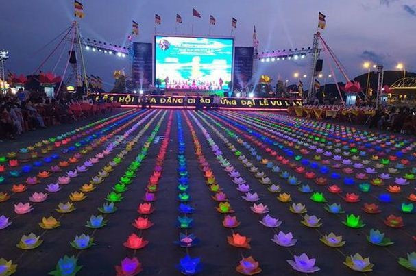 3 van hoa dang nhua tha xuong bien Cat Ba de 'bao ve moi truong'?