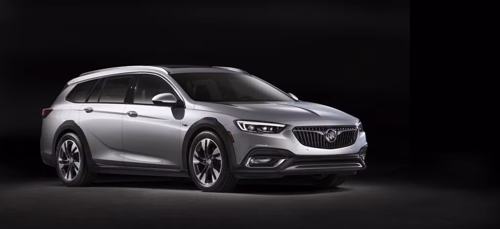 Buick của Mỹ cũng tranh thủ tung ra bộ đôi Regal TourX Kombi và Regal Sportback trong NYAS lần này. Ảnh: Buick.