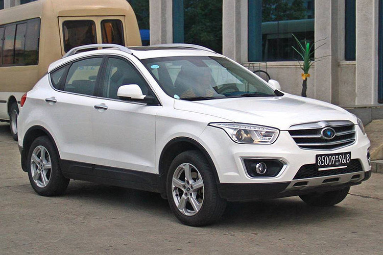 Nhà máy sản xuất ôtô Pyeonghwa nằm ở khu công nghiệp thành phố cảng Nampo thuộc tỉnh Pyongan Nam (Bình An Nam) cách Bình Nhưỡng khoảng 50 phút chạy xe. Tại đây, trưng bày đủ mọi chủng loại, từ xe đô thị cỡ nhỏ, sedan hạng B, C, SUV 7 chỗ, SUV 4x4, minibus cho đến xe chuyên dụng như cứu thương...