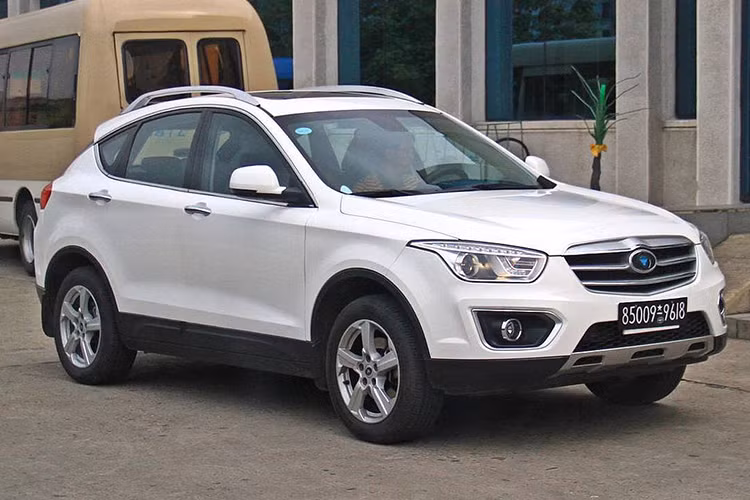 Nhà máy sản xuất ôtô Pyeonghwa nằm ở khu công nghiệp thành phố cảng Nampo thuộc tỉnh Pyongan Nam (Bình An Nam) cách Bình Nhưỡng khoảng 50 phút chạy xe. Tại đây, trưng bày đủ mọi chủng loại, từ xe đô thị cỡ nhỏ, sedan hạng B, C, SUV 7 chỗ, SUV 4x4, minibus cho đến xe chuyên dụng như cứu thương...