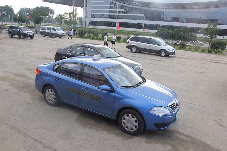 Triều Tiên lâu nay vốn là một quốc gia bí ẩn đối với cả thế giới. Và cách mà người dân tại đây mua bán, sở hữu ôtô cũng vô cùng khác biệt. Một trong những công ty sản xuất ôtô nổi tiếng của Triều Tiên là Pyeonghwa Motors (Từ Pyeonghwa mang ý nghĩa là hòa bình).