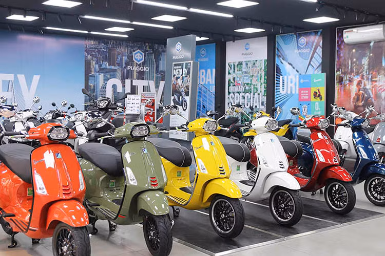 Vi sao xe ga Piaggio Vespa tai Viet Nam luon “e am”?