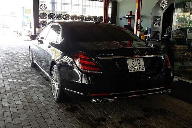 Giá bán Mercedes-Benz công bố chính hãng dành cho phiên bản xe siêu sang Maybach S450 4Matic là 7,219 tỷ đồng, đây là mức giá thấp nhất của mẫu xe siêu sang Mercedes-Maybach đời 2018 tại thị trường Việt Nam. Tuy nhiên, với việc xe đeo biển số "ngũ quý" 6, chắc chắn giá trị của chiếc Mercedes-Maybach S450 4Matic 2018 này sẽ tăng cao.