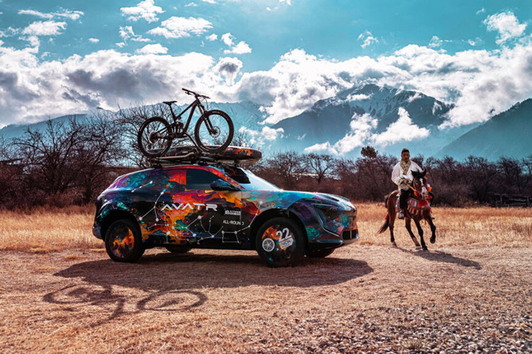 Với những con số cho thấy, đây là tọa độ của khu vực cạnh thành phố Yakeshi, Nội Mông. Đây được cho là thành phố lạnh nhất Trung Quốc, với nhiệt độ thấp nhất là âm 50,4 độ C. Bằng cách này, Avatr 15 gợi ý rằng nó đã sẵn sàng cho điều kiện thời tiết lạnh giá khắc nghiệt.