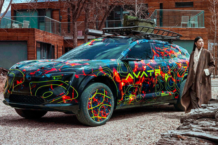 Avatr 15 chạy điện hoàn toàn mới được định vị là một trong nhiều đối thủ của Tesla Model Y. Đây là một chiếc SUV cỡ trung với chiều dài khoảng 4750 mm. Avatr 15 dựa trên kiến trúc CHN do Changan, CATL và Huawei cùng phát triển. Nó hỗ trợ cả hai biến thể hệ truyền động EREV và BEV.