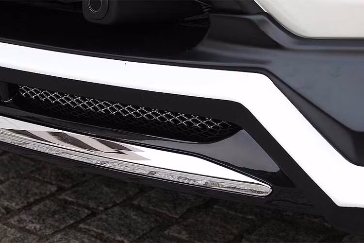 Toàn bộ các chi tiết body được thiết kế cho mẫu xe Nissan X-Trail trong bài đều được làm từ vật liệu sợi thủy tinh, giúp chúng có giá rẻ nhưng khá bền và có khả năng sửa chữa dễ dàng nếu lỡ bị hỏng do va chạm.