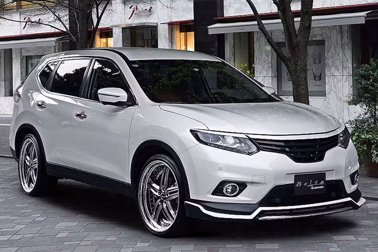 Khách hàng chỉ cần bỏ ra 46.000 Yen (tương đương 9,3 triệu đồng) cho cánh gió ốp dưới cản trước, 42.000 Yen (8,5 triệu đồng) cho lưới tản nhiệt và 16.000 Yen (3,2 triệu đồng) cho nẹp đèn pha. Belta cũng có thể bán lẻ những chi tiết này để người dùng có thể phối hợp với gói độ từ các hãng khác, tạo ra một chiếc X-Trail không đụng hàng.