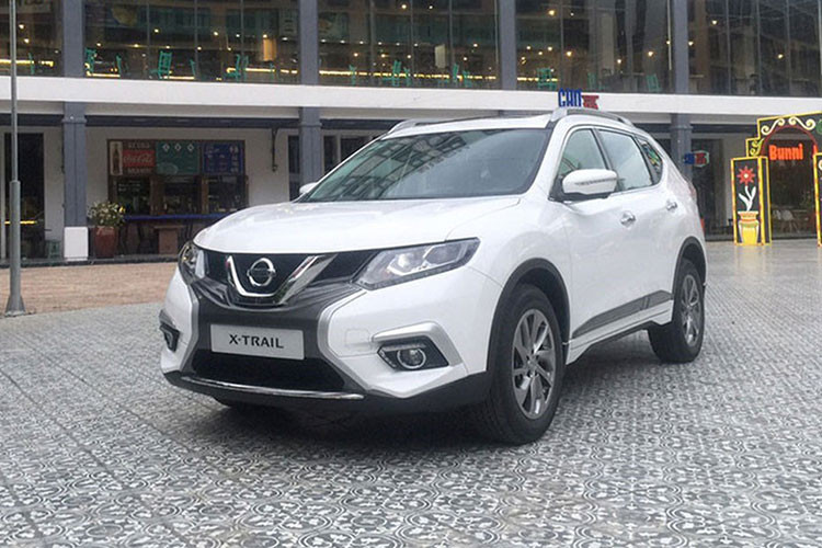 Nissan tiếp tục góp phần vào danh sách xe "xe ế nhất" trong tháng 10 với cái tên Nissan X-Trail. Trong tháng 10, chỉ có 48 xe X-Trail được bàn giao tới tay khách hàng. Xe đang được bán tại Việt Nam với ba phiên bản, giá bán dao động từ 839 triệu đồng đến 1,023 tỷ đồng.
