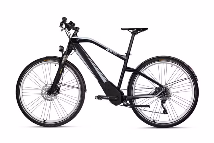 Chạy bằng điện, sở hữu thiết kế sang trọng, thời thương đi kèm nhiều chi tiết độc đáo và tiện ích dành chính là những gì người tiêu dùng cảm nhận khi lần đầu đối diện với chiếc xe đạp BMW Active Hybrid e-Bike.