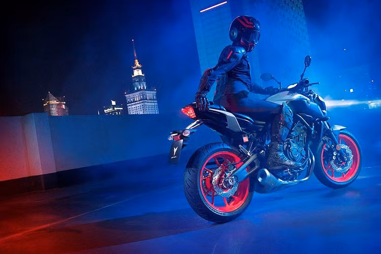 Màu Ice Fluo trên dòng xe Yamaha MT mới sẽ được tích hợp vào toàn bộ các sản phẩm Hyper naked của Yamaha và sẽ được giới thiệu chính thức ra thị trường trong khoảng từ tháng 10/2018 cho đến cuối năm nay. 