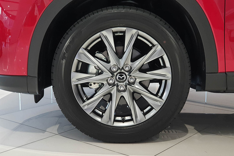 Trong khi đó, cả 3 phiên bản máy còn lại tất cả chúng đều sử dụng cùng một động cơ SkyActiv-G 4 xi-lanh dung tích 2.5L hút khí tự nhiên (N/A) cho công suất tối đa192 mã lực tại 6.000 vòng/ phút và 257 Nm tại 3.250 vòng/ phút. Sử dụng hệ dẫn động cầu trước (FWD). Tất cả 4 phiên bản động cơ đều sử dụng chung hộp số tự động 6 cấp SkyActiv-Drive.