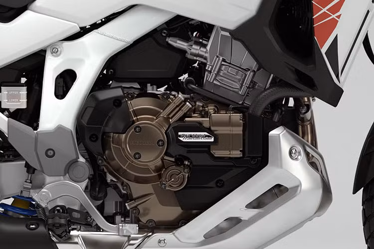 Trên phiên bản 2023, động cơ vẫn được giữ nguyên như cũ. Đây là động cơ xi-lanh đôi, 8 van, dung tích 1.084cc, sản sinh công suất tối đa 75 kW tại tua máy 7.500 vòng/phút và mô-men xoắn cực đại 105 Nm tại tua máy 6.250 vòng/phút.