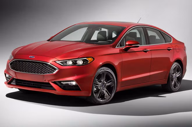 Tại thị trường Mỹ, Ford Fusion 2017 có giá khởi điểm 22.995 USD. Trong khi đó, bản Sport cũng như Platinum có giá lần lượt là 34.350 USD và 37.495 USD. Xe sẽ được bán ra vào mùa hè năm nay.