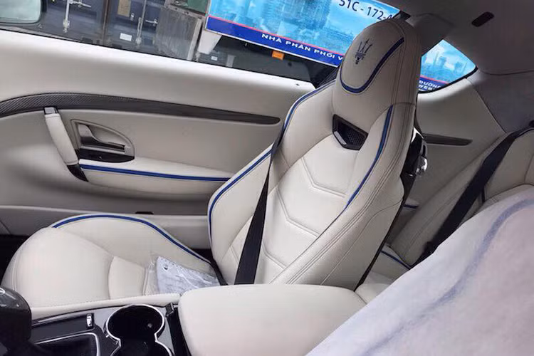 Dưới nắp capô của Maserati GranTurismo MC Sportline chính là khối động cơ V8, dung tích 4.7 lít do hãng siêu xe lừng danh Ferrari sản xuất. "Trái tim" này mang đến cho mẫu xe thể thao hạng sang công suất tối đa 460 mã lực tại vòng tua máy 7.000 vòng/phút và mô-men xoắn cực đại 520 Nm tại vòng tua máy 4.750 vòng/phút.