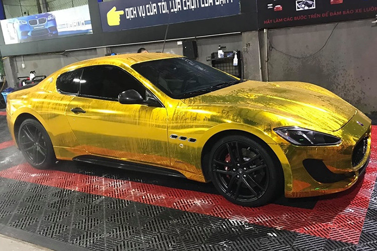 Bằng cách thay đổi màu sơn của chiếc Maserati GranTurismo MC Sportline mới theo phương pháp dán đề-can màu, ngoại thất mới của chiếc xe thể thao hạng sang này trông chẳng khác gì những chiếc xe mạ vàng.