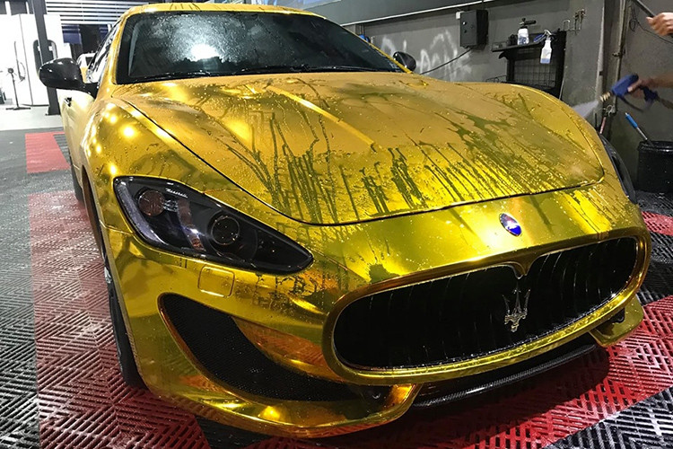 Nhờ khối động cơ mới kết hợp cùng hộp số tự động ZF 6 cấp, xe có khả năng tăng tốc từ vị trí xuất phát lên 100 km/h chỉ mất 4,7 giây trước khi đạt vận tốc tối đa 300 km/h. Mức giá xe Maserati GranTurismo MC Sportline mới được phân phối chính hãng tại Việt Nam khoảng 12 tỷ đồng.