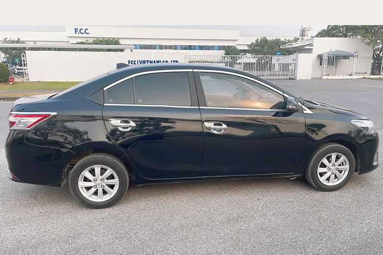 Mới đây, một chiếc Toyota Vios đời 2014 đang được rao bán với mức giá chỉ 190 triệu đồng. Ở thời điểm năm 2014, giá lăn bánh của Toyota Vios dao động trong khoảng 600 - 700 triệu đồng. Như vậy, chiếc xe đã khấu hao khá sâu sau 1 thập kỷ lăn bánh. Vios 2014 tại Việt Nam có 3 phiên bản, gồm Vios 1.5G (số tự động) giá 612 triệu đồng, Vios 1.5E (giá sàn) giá 561 triệu đồng và Vios J (số sàn) giá 538 triệu đồng. 