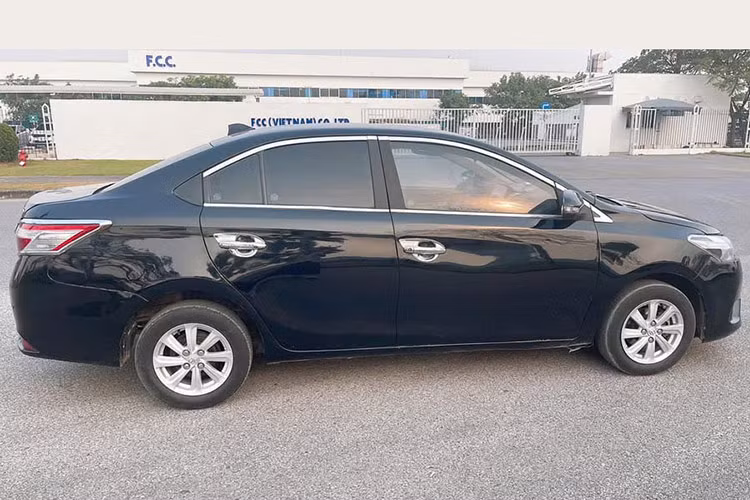 Mới đây, một chiếc Toyota Vios đời 2014 đang được rao bán với mức giá chỉ 190 triệu đồng. Ở thời điểm năm 2014, giá lăn bánh của Toyota Vios dao động trong khoảng 600 - 700 triệu đồng. Như vậy, chiếc xe đã khấu hao khá sâu sau 1 thập kỷ lăn bánh. Vios 2014 tại Việt Nam có 3 phiên bản, gồm Vios 1.5G (số tự động) giá 612 triệu đồng, Vios 1.5E (giá sàn) giá 561 triệu đồng và Vios J (số sàn) giá 538 triệu đồng. 