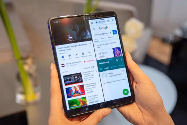 Theo nhiều nguồn tin cho hay, cũng có khả năng hãng điện tử đình đám Samsung sẽ bán ra chiếc Galaxy Fold một cách lặng lẽ ngay trước khi Galaxy Note 10 ra mắt, thay vì tổ chức một sự kiện lớn.