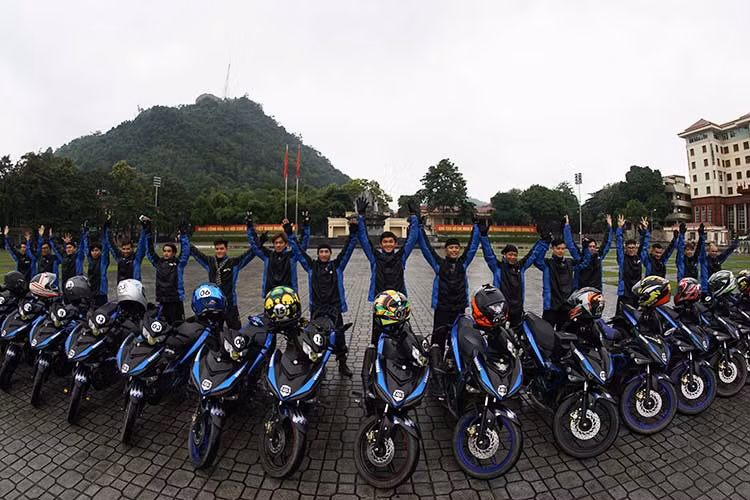 Exciter 2019 cao hơn bản cũ tới 20 mm, lên 155 mm. Trọng lượng của xe cũng nặng hơn 2kg so với trước, tăng lên 117 kg. Xe không có sự thay đổi về động cơ và hộp số. Cụ thể, trái tim của xe vẫn là động cơ 150 phân khối, công suất cực đại giữ nguyên 15,4 mã lực tại 8.500 vòng/phút, mô men xoắn cực đại 13,8 Nm tại 7.000 vòng/phút, đi cùng hộp số 5 cấp với tỷ số truyền của từng cấp số giữ nguyên so với phiên bản cũ. 