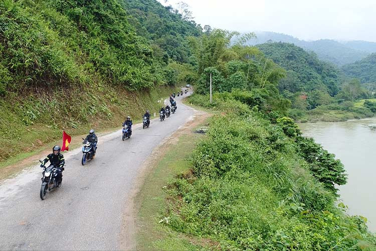 Điểm mới thứ 5 trên mẫu xe máy mới này cũng nằm ở các nút điều khiển. Đó là việc lần đầu tiên Exciter 2019 được trang bị nút bật tắt động cơ tương tự như trang bị phổ biến trên những mẫu xe phân khối lớn. Tính năng này cũng giúp tăng sự an toàn khi dừng xe hoặc chuẩn bị xuất phát.