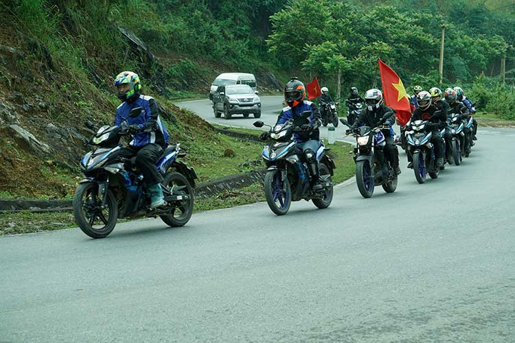 Hành trình chinh phục 3.500 km bằng xe máy Yamaha Exciter 150 phiên bản 2019 bắt đầu từ TP HCM đến Hà Giang đã chính thức kết thúc. Đây là chương trình được tổ chức bởi liên doanh xe máy Nhật Bản dành cho những tín đồ đam mê dòng xe côn tay underbon đình đám, và hiện đây cũng đang là mẫu xe bán chạy nhất thị trường Việt.