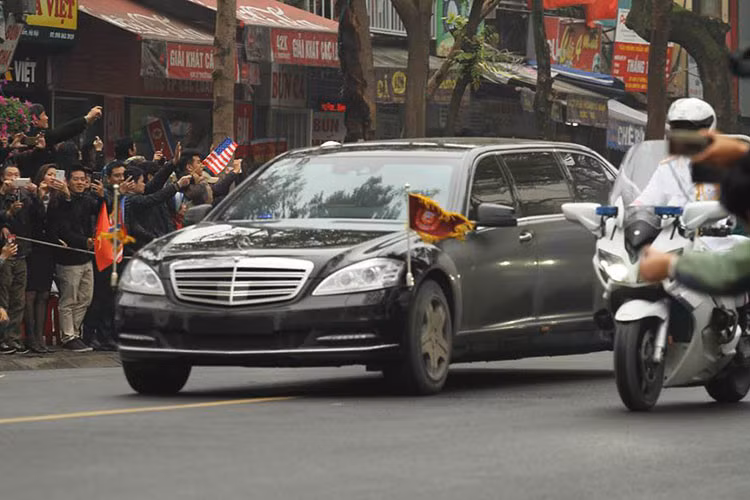 Đáng chú ý, chiếc S600 Pullman Guard có chiều dài lến đến hơn 6 mét, trang bị giáp bảo vệ ở thân xe và sản xe, đạt chứng nhật bảo vệ cấp độ VR9 và chống nổ đạt tiêu chuẩn ERV 2010.