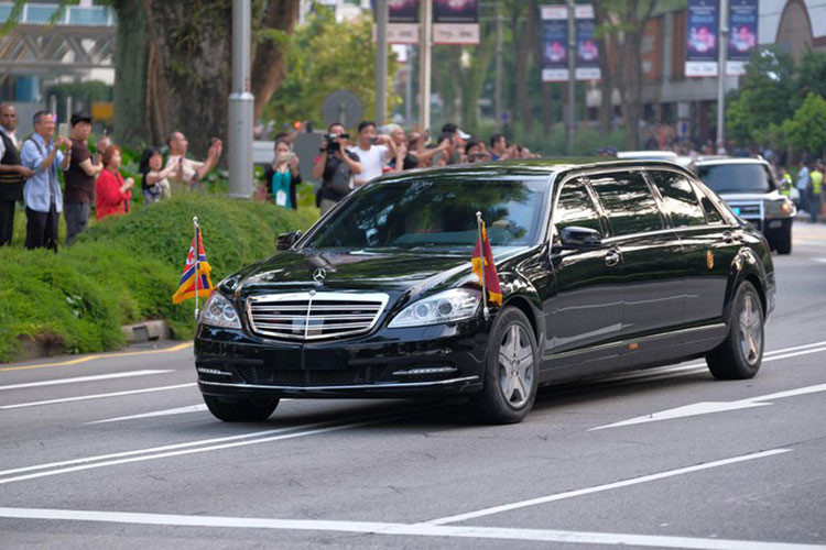 Mercedes-Benz S600 Pullman Guard là dòng xe limousine bọc thép, thuộc thế hệ W221, nằm trong đời xe từ 2008 - 2013. Xe được trang bị động cơ tăng áp kép V12, dung tích 5.5L, sản sinh công suất 517 mã lực.