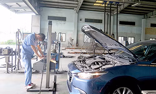 Tranh mat tien oan khi mua oto cu ma van no dang kiem-Hinh-2