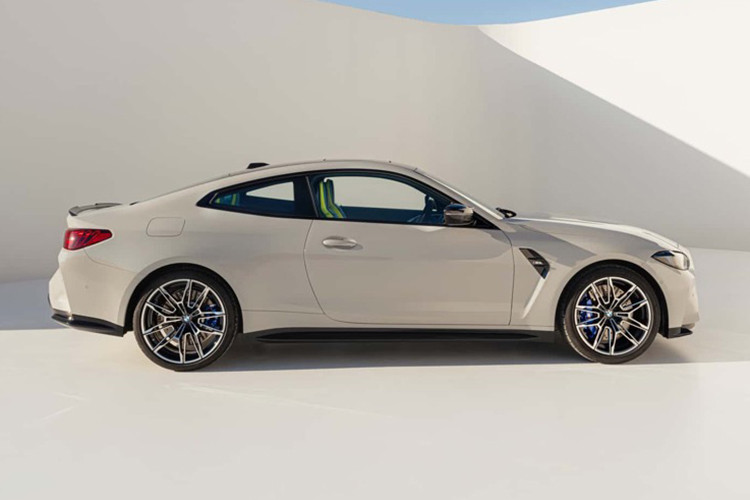 Và BMW chính hãng Việt Nam cũng chưa có động thái nào mới trong phân khúc sedan hiệu suất cao, hiện chỉ có Mercedes-Benz Việt Nam góp mặt với các mẫu xe như AMG A35, GLA 45s, GLB 35, C43,… và mới đây là C63 SE vừa được mở bán.