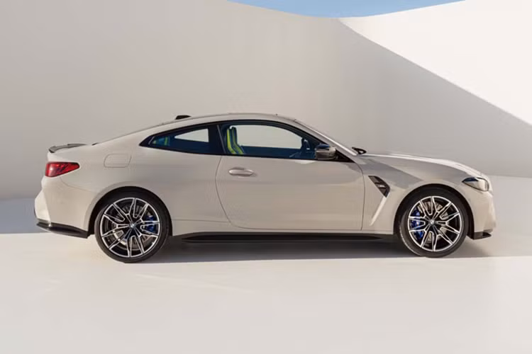 Và BMW chính hãng Việt Nam cũng chưa có động thái nào mới trong phân khúc sedan hiệu suất cao, hiện chỉ có Mercedes-Benz Việt Nam góp mặt với các mẫu xe như AMG A35, GLA 45s, GLB 35, C43,… và mới đây là C63 SE vừa được mở bán.