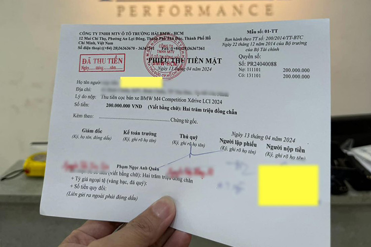 Cách đây vài năm, một số tư vấn bán hàng hé lộ các thông tin về sẽ mang về dòng xe hiệu suất cao BMW M3, M4, một số tin đồn có cả M5. Tuy nhiên từ đó đến nay chưa có thêm thông tin xác nhận từ chính hãng về các mẫu xe thể thao hiệu suất cao trên. Tuy nhiên, mới đấy bất ngờ hé lộ thông tin BMW M4 2024 về Việt Nam.