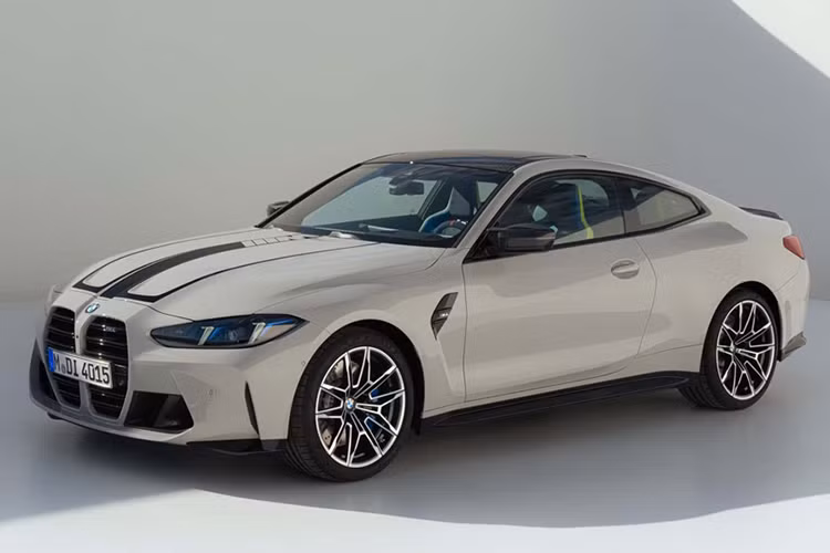 Hiện trong phân khúc hiệu suất cao chính hãng hiện nay chỉ có duy nhất dòng SUV BMW XM được phân phối chính hãng và một chiếc BMW M3 số sàn thế hệ G80 nhập tư nhân cùng một số mẫu đời cũ khác.