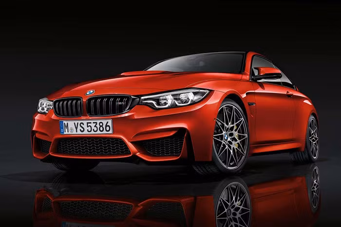 Mẫu xe BMW M4 2018 bản Coupe và M4 Convertible là những chiếc xe thể thao hiệu suất cao nhưng lại cực kỳ tiện dụng cho sử dụng đi lại hàng ngày. Cả hai phiên bản này đều được hướng đến trải nghiệm thể thao mạnh mẽ nhất cho người sử dụng.