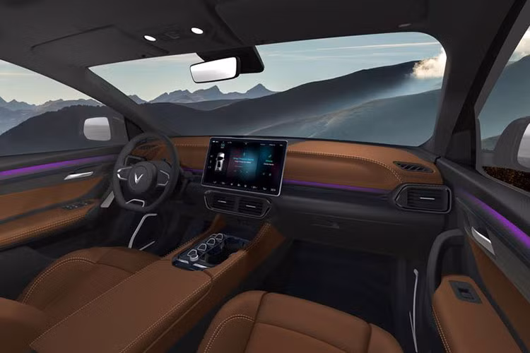 Về độ an toàn, cả ba dòng xe điện thông minh của Vinfast đều đạt các tiêu chuẩn an toàn cao nhất của thế giới như NHTSA 5 sao, Euro NCAP 5 sao… cùng hệ thống tự động phát hiện, cảnh báo và thông báo tới cơ sở y tế trong trường hợp xảy ra tai nạn.